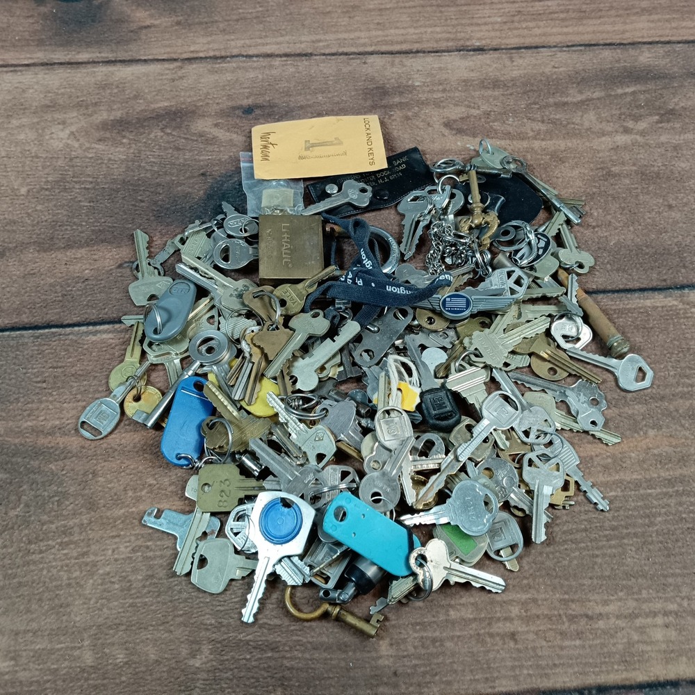 Mixed Vintage Key Lot Bulk GM Yale U-Haul Automotive Skeleton Keys Padlock Fobs